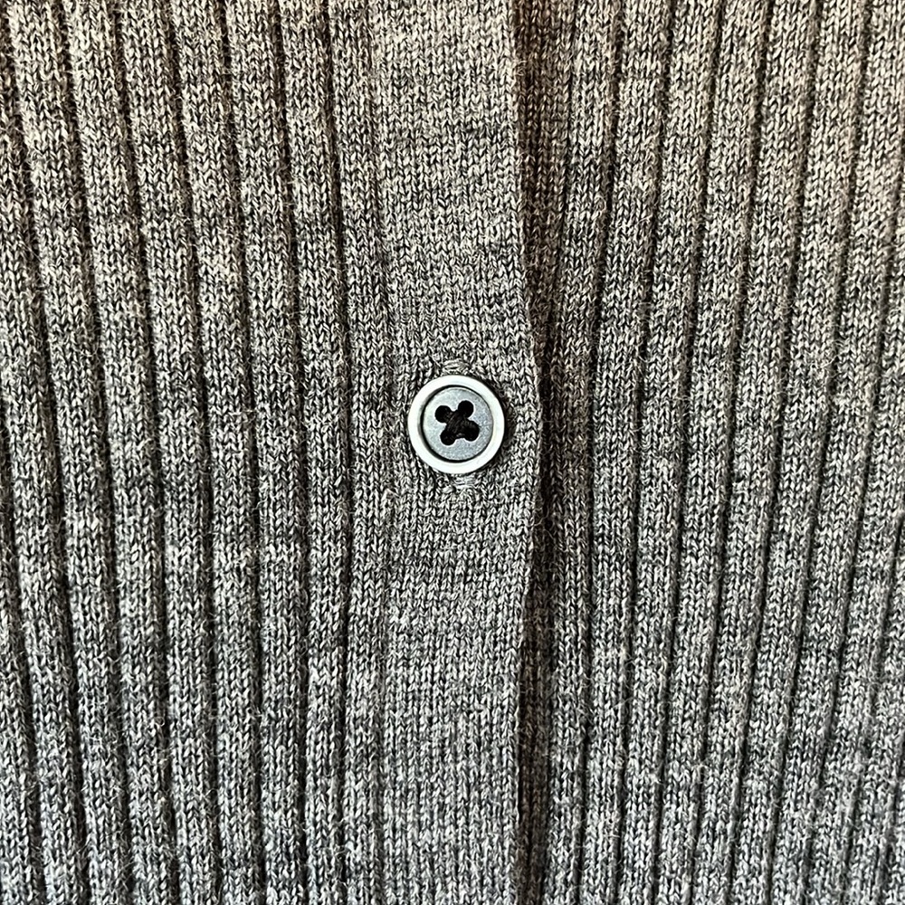 Uniqlo long sleeve sweater - Picture 8 of 11